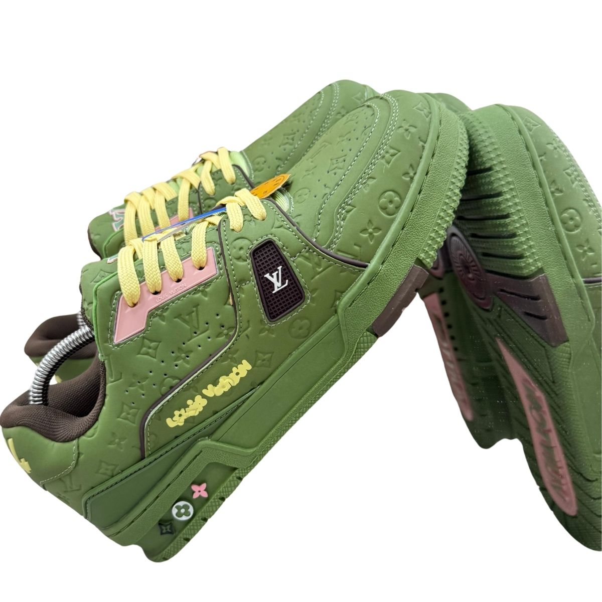COMPRAR Tenis Louis Vuitton Hombre  Si estás buscando COMPRAR tenis Louis Vuitton hombre, has llegado al lugar correcto. En Onlineshoppingcenterg, tenemos los modelos más exclusivos, desde los clásicos Louis Vuitton Trainer hasta ediciones limitadas como los LV x Nike Air Force 1.  ¿Por qué COMPRAR Tenis Louis Vuitton Hombre? Los sneakers de Louis Vuitton son sinónimo de lujo, calidad y exclusividad. Algunos de los modelos más buscados incluyen:  Louis Vuitton Trainer  LV Archlight Sneakers (diseño futurista)  Tenis Louis Vuitton Supreme (edición colaboración)  Louis Vuitton Run Away (estilo urbano)  LV x Nike Air Force 1 (colección limitada)  Tenis Louis Vuitton Hombre con Confianza Si buscas tenis Louis Vuitton hombre de buena calidad  en Onlineshoppingcenterg tenemos los mejores precios y modelos exclusivos.    ¿Dónde COMPRAR tenis Louis Vuitton hombre en Colombia? Puedes adquirirlos en:  ONLINESHOPPINGCENTERG (envío seguro a todo Colombia).      4. ¿Los tenis Louis Vuitton vienen en tallas grandes? Sí, algunos modelos están disponibles en tallas grandes (hasta US 13 / EU 47). Los más buscados son:  Louis Vuitton Trainer  LV Archlight Sneakers  Run Away LV      Revisa nuestra guía de tallas antes de comprar.   ¿Los tenis Louis Vuitton son cómodos para uso diario? ¡Sí! Aunque son sneakers de lujo, están diseñados para comodidad:  Plantilla acolchada.  Suela de goma resistente.  Ajuste ergonómico.        Ideales para estilo urbano y eventos casuales.   ¿Hacen envíos internacionales? ¡Claro! Enviamos a:  Estados Unidos (3-5 días).  México, España, Argentina (5-7 días).  Resto de Latinoamérica (7-10 días).        Costos de envío varían por destino.   Envíos a Colombia y Latinoamérica En ONLINESHOPPINGCENTERG somos especialistas en la venta de tenis Louis Vuitton hombres de buena calidad  con envíos rápidos y seguros a Colombia, México, Brasil, República Dominicana y más. Si buscas los sneakers de lujo más exclusivos, ¡aquí los tenemos!   ¿Dónde Comprar Tenis Louis Vuitton Hombre en Colombia? Ofrecemos envíos express a: ✅ Pereira, Manizales y Armenia (Eje Cafetero) ✅ Medellín, Envigado y Bello (Antioquia) ✅ Bogotá y Cundinamarca ✅ Risaralda, Caldas y Quindío ✅ Tolima, Valle del Cauca y Atlántico   Envíos Internacionales Disponibles México, Brasil, Angola  República Dominicana, Costa Rica, Honduras  Puerto Rico, Portugal, Guatemala  Compra Segura con Envío Rápido Si buscas COMPRAR tenis Louis Vuitton hombre en tu ciudad, ONLINESHOPPINGCENTERG te ofrece  precios competitivos y entrega garantizada.